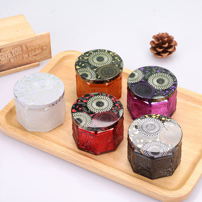 Good price Octagon Glass Embossed Candle Jars Puste luksusowe wielokolorowe 4 uncje 8 uncji z pokrywką w Internecie